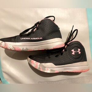 Girls Under Armour Basketball Shoes 3.5